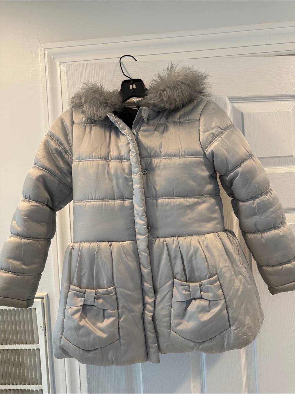 Guess fancy Girls' Light Gray Puffer Coat with Faux Fur Trim size 10-12